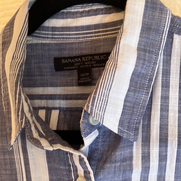 Banana Republic Soft Wash Blue and White Striped Button-Up Shirt XS - Picture 9 of 11